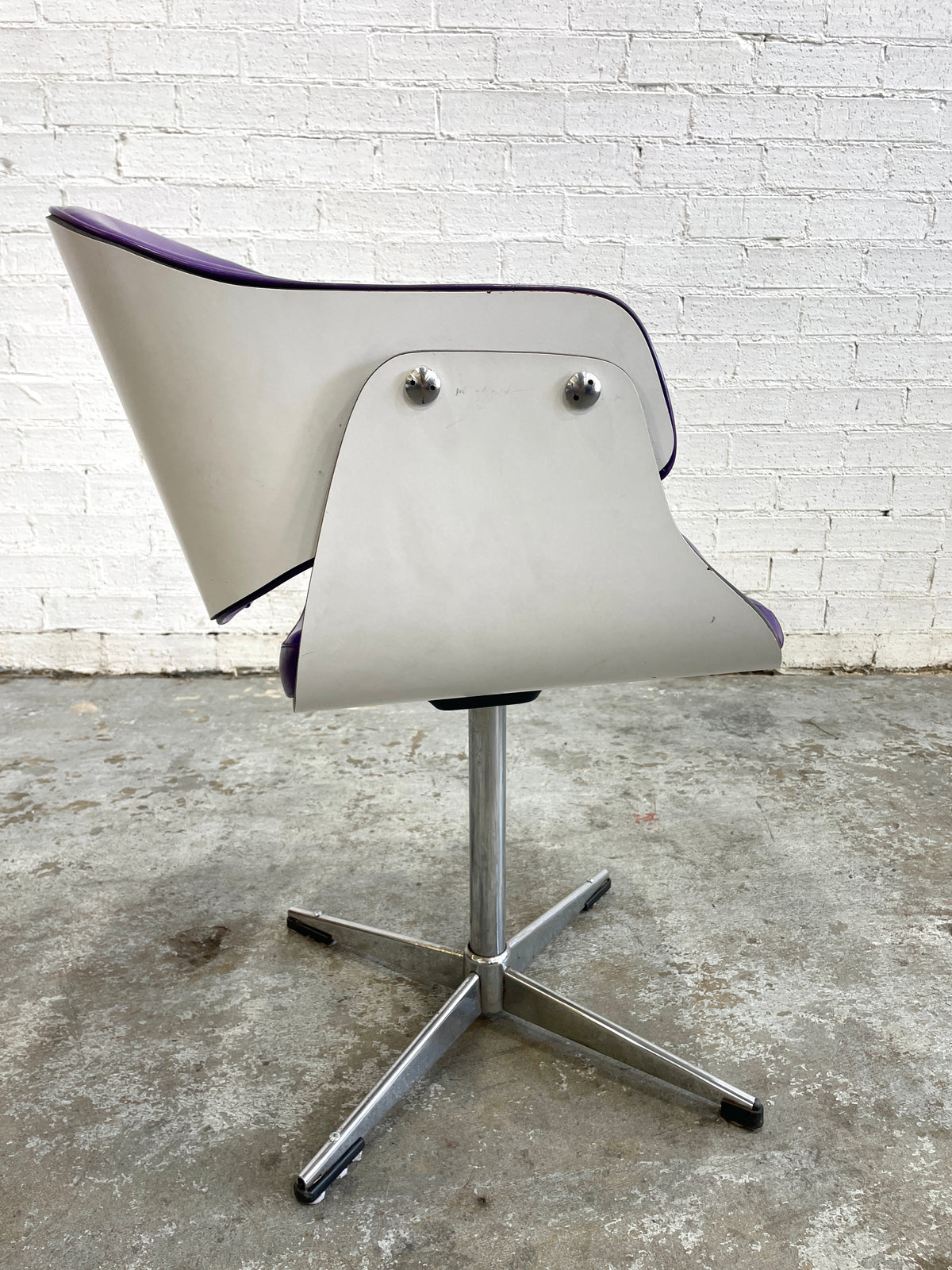 Jetson Style White 1970's Club Chairs